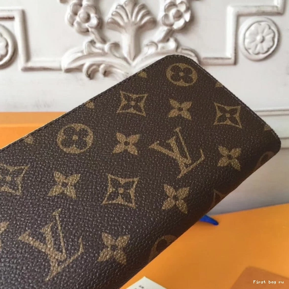First bag ru Vuitton CHANELEMENCE wallet Louis 0711